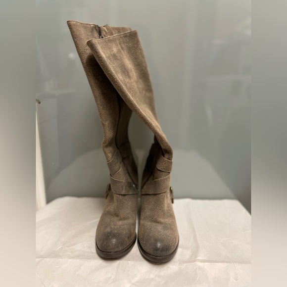 Women’s size 4. Great condition. - Picture 6 of 7